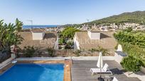 Swimming pool of House or chalet for sale in Vilassar de Dalt  with Air Conditioner, Heating and Private garden