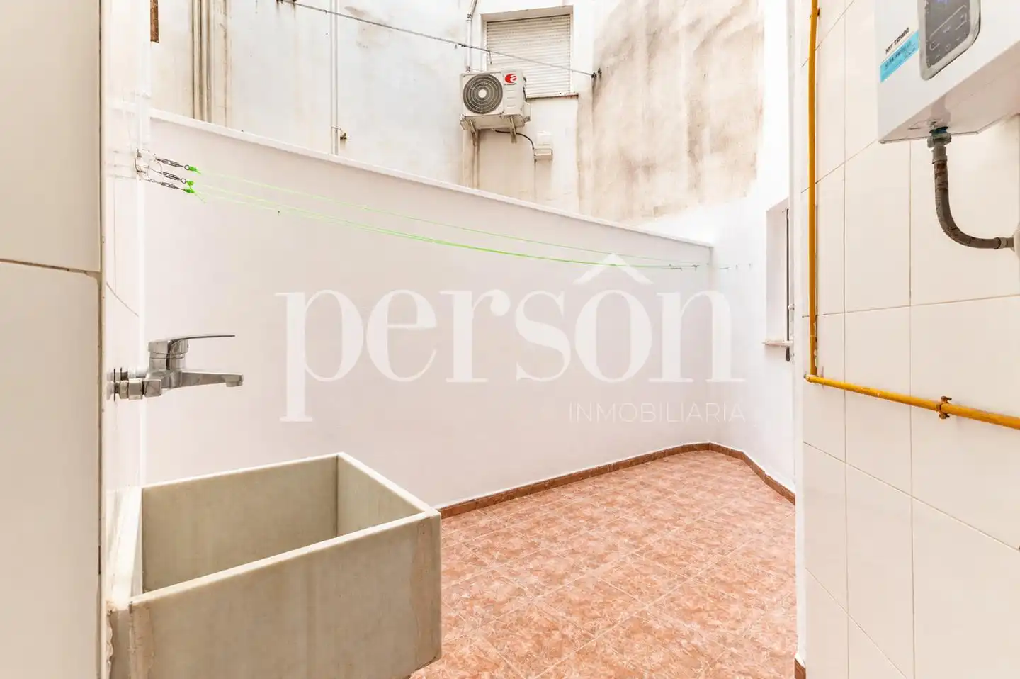Flat for rent in Calle del Maestro Atanasio Garcia Zapater, Benetússer