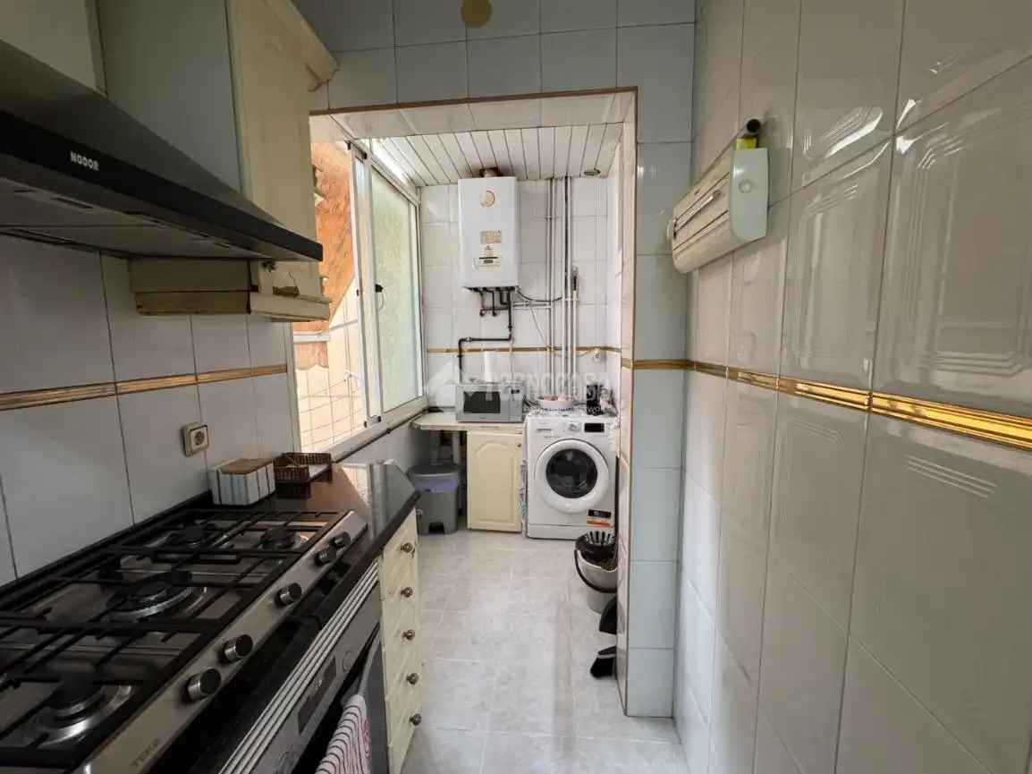 Küche von Wohnung zum Verkauf in Barcelona mit Klimaanlage, Heizung und Terrasse