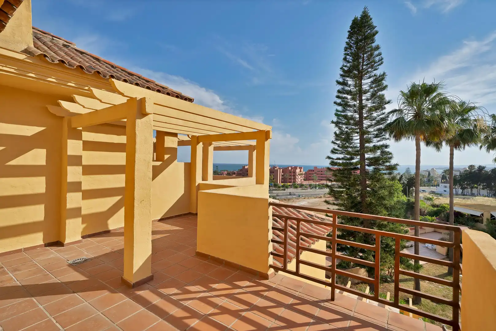 Terraza de Casa adosada en venta en Estepona con Aire acondicionado, Calefacción y Jardín privado