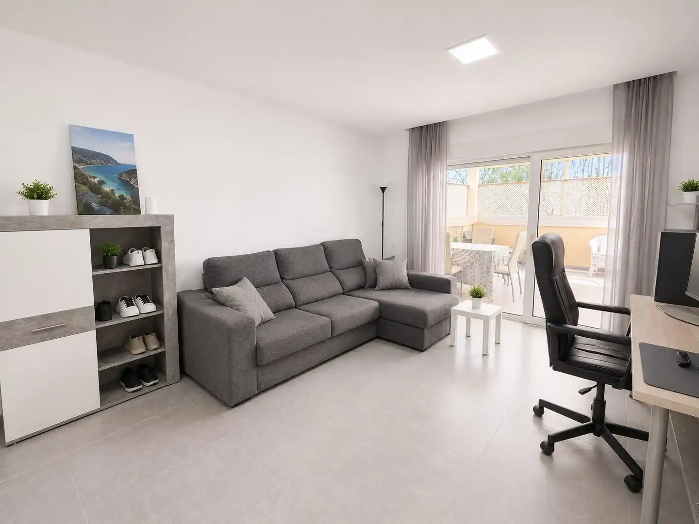 Sala de estar de Apartamento en venta en Arona con Terraza, Amueblado y Piscina comunitaria