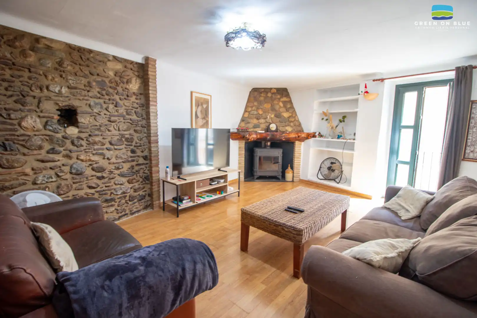 Sala d'estar de Casa o xalet en venda en Peralada amb Calefacció, Parquet i Terrassa