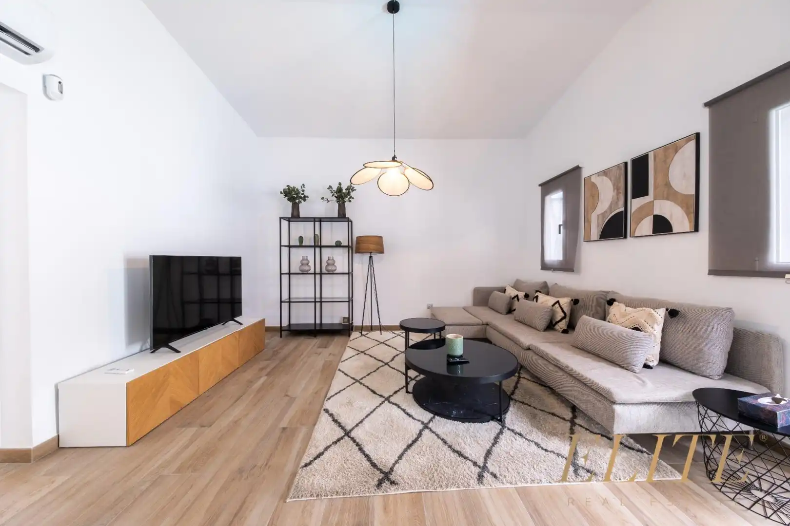 Living room of Detached homes for sale in San Bartolomé de Tirajana  with Air Conditioner, Private garden and Parquet flooring
