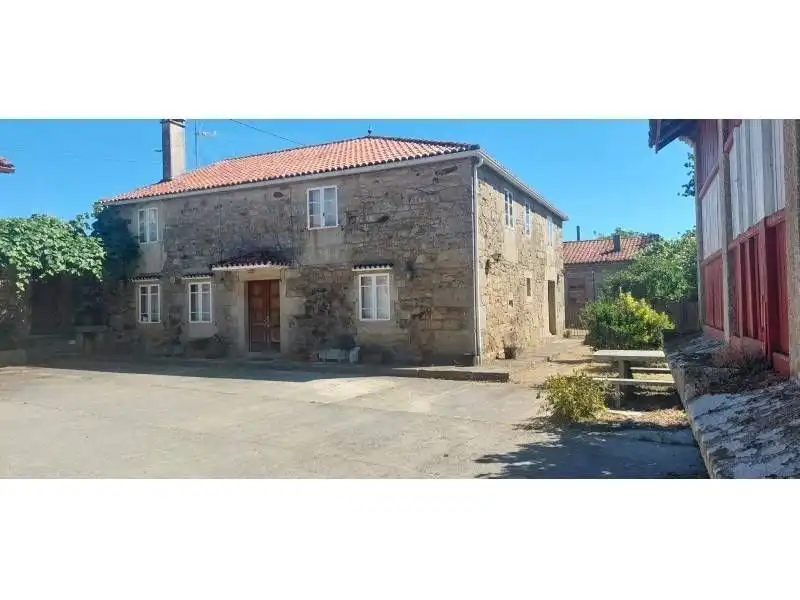 Casa rústica en venda a Silleda