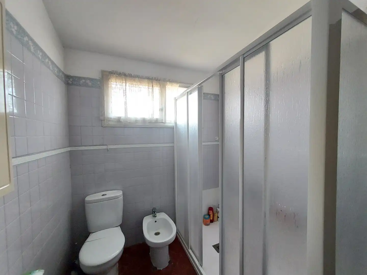 Badezimmer von Haus oder Chalet zum Verkauf in El Vendrell mit Privatgarten, Terrasse und Abstellraum