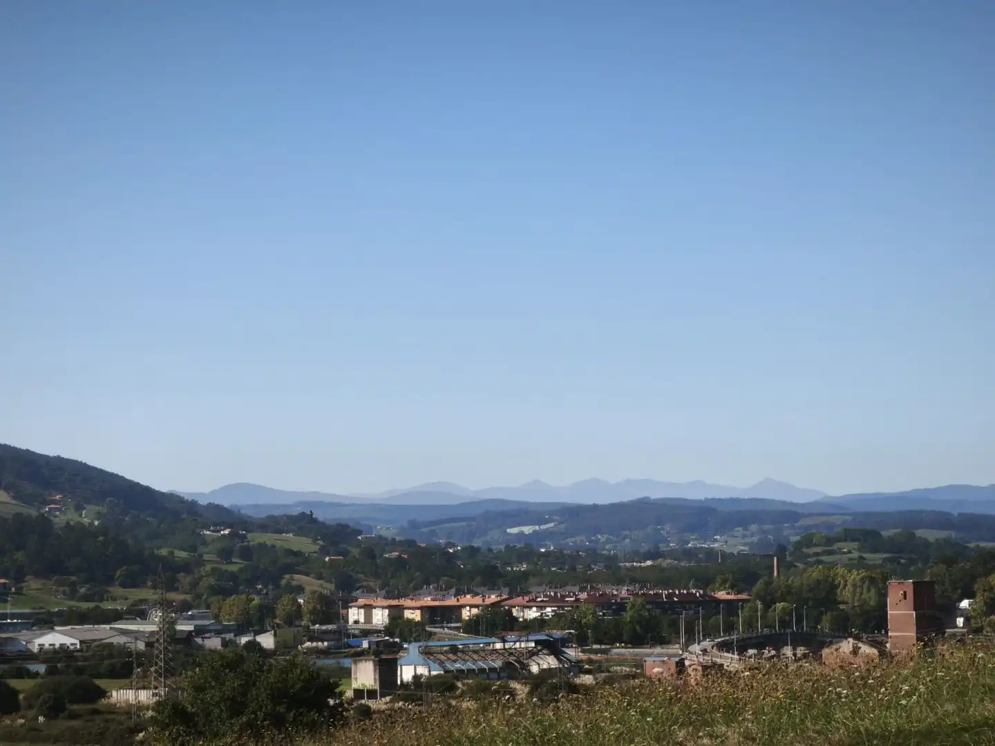 Vista exterior de Residencial en venda en Marina de Cudeyo, Cantabria