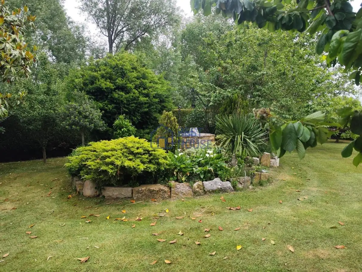 Jardí de Casa o xalet en venda en San Andrés del Rabanedo amb Calefacció, Jardí privat i Parquet