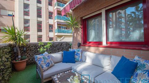 CON TERRAZA Y PISCINA