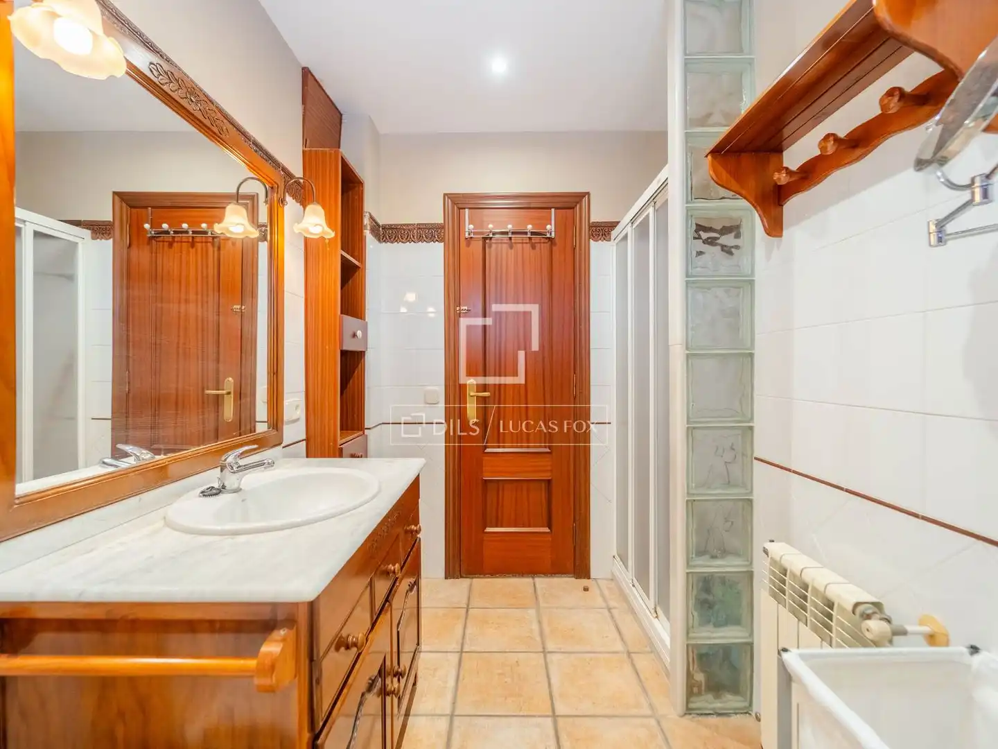 Bany de Casa o xalet en venda en Riba-roja de Túria amb Aire condicionat, Jardí privat i Terrassa