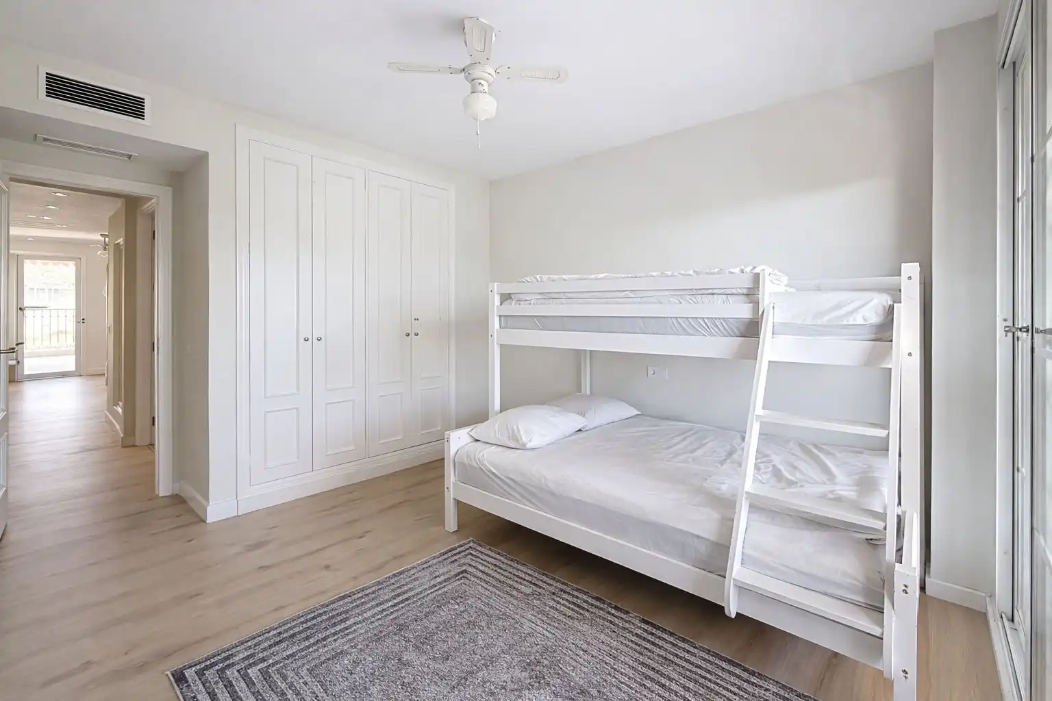 Habitación de Apartamento en venta en Mijas con Aire acondicionado, Calefacción y Jardín privado