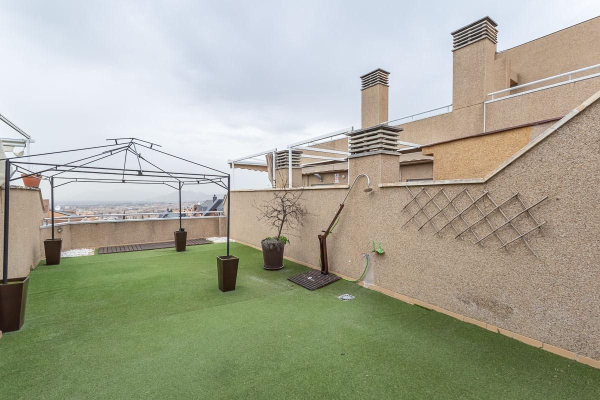 Terrasse von Dachboden zum Verkauf in  Granada Capital mit Klimaanlage, Terrasse und Abstellraum