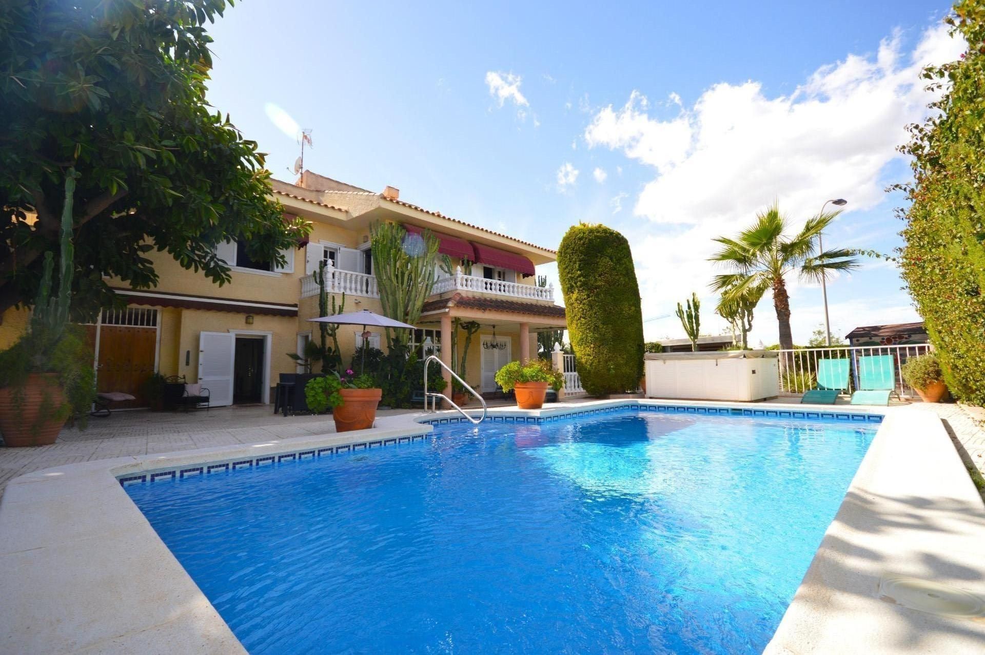 Swimming pool of House or chalet for sale in Torrevieja  with Heating, Private garden and Terrace