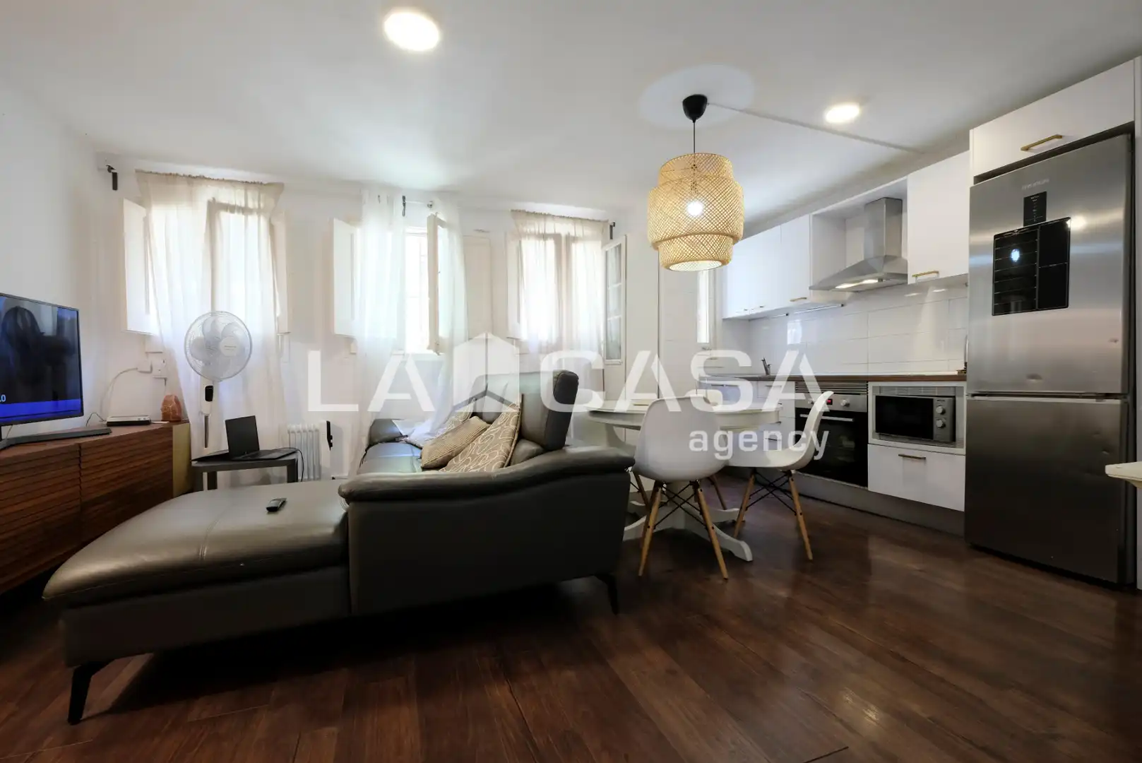 Sala de estar de Piso en venta en Barcelona con Calefacción, Parquet y Amueblado