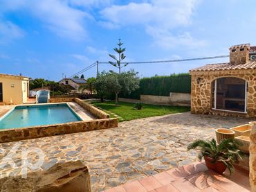 Villa con balcone in vendita a Calle LOS LAGOS