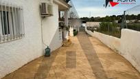 Vista exterior de Casa o xalet en venda en Montserrat amb Aire condicionat, Jardí privat i Terrassa