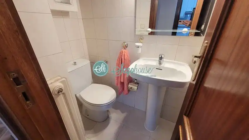 Bathroom of Flat for rent in Segovia  with Heating, Parquet flooring and Terrace