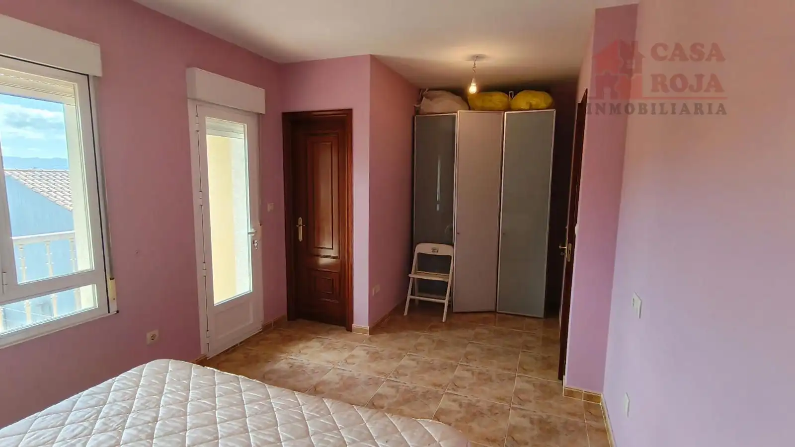 Dormitori de Casa o xalet en venda en Cangas  amb Calefacció, Terrassa i Moblat