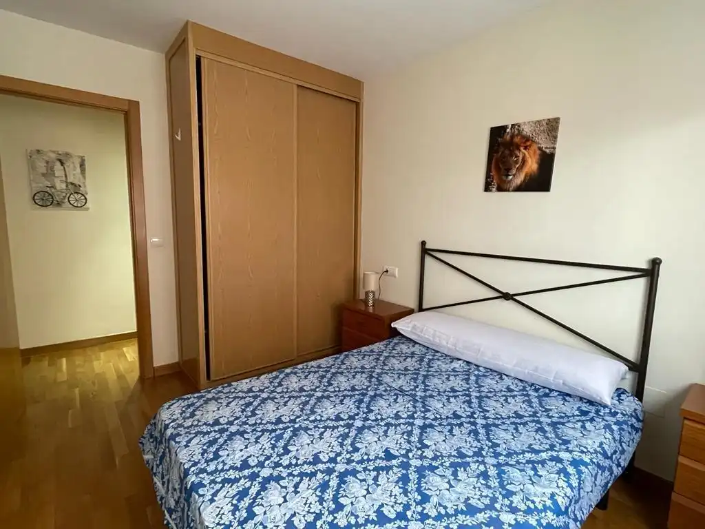 Habitación de Apartamento en venta en Ponferrada con Calefacción, Parquet y Trastero