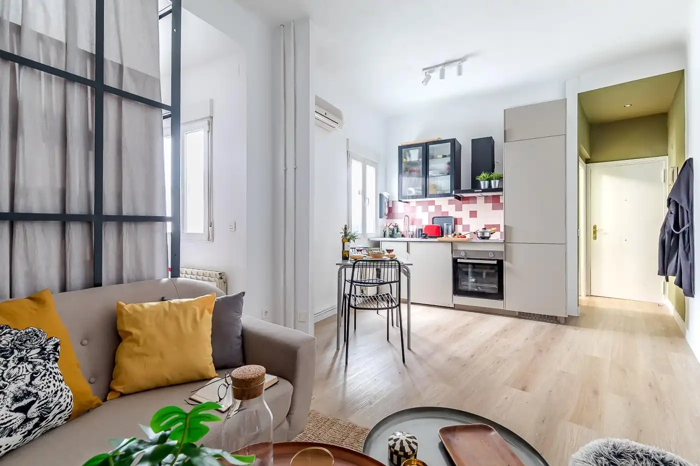 Living room of Apartments for sale in Madrid  with Air Conditioner and Furnished