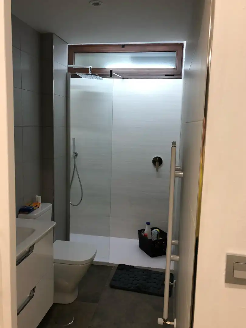 Badezimmer von Dachboden zum Verkauf in La Iruela mit Klimaanlage, Heizung und Terrasse
