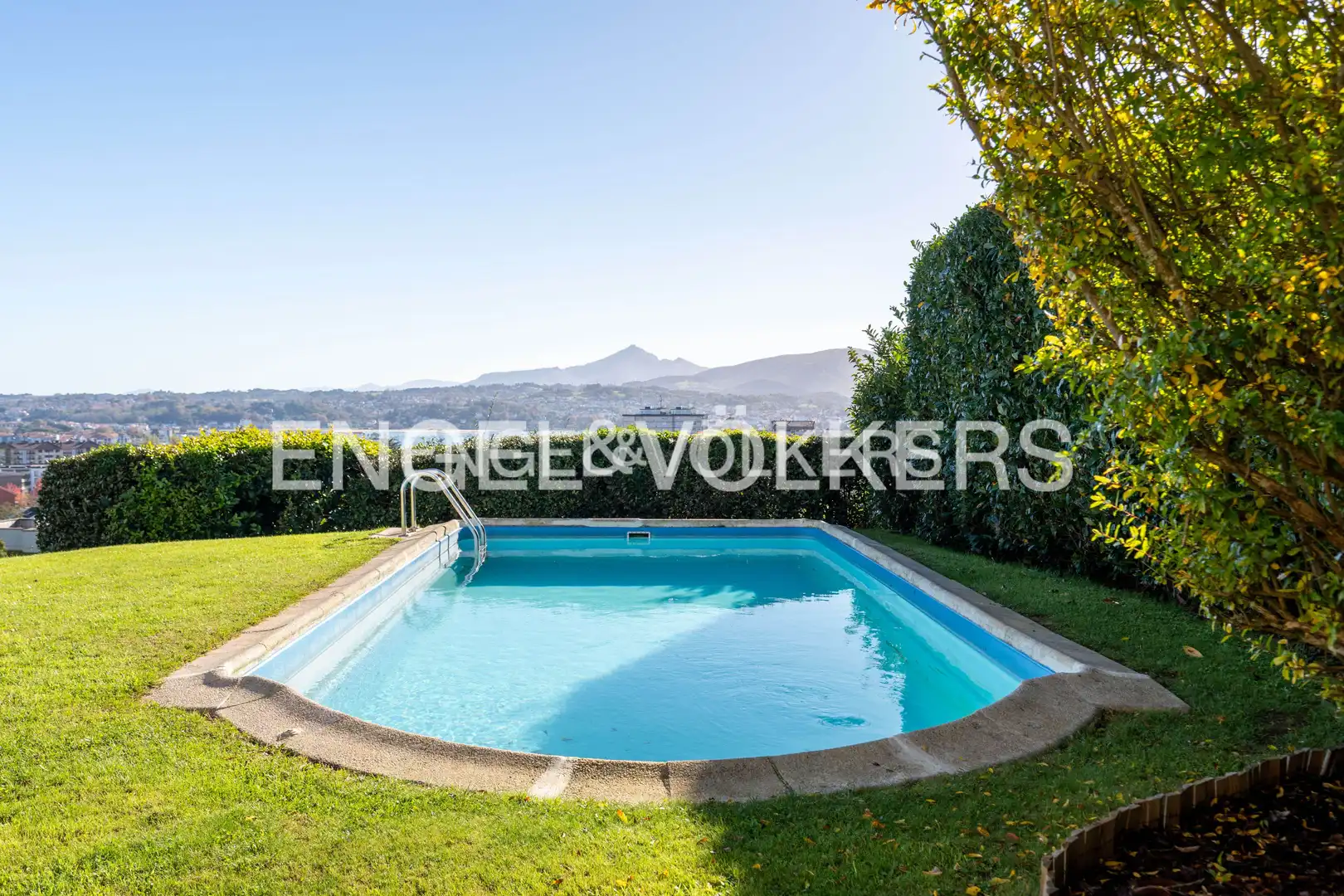 Piscina de Finca rústica en venta en Hondarribia con Aire acondicionado, Calefacción y Jardín privado