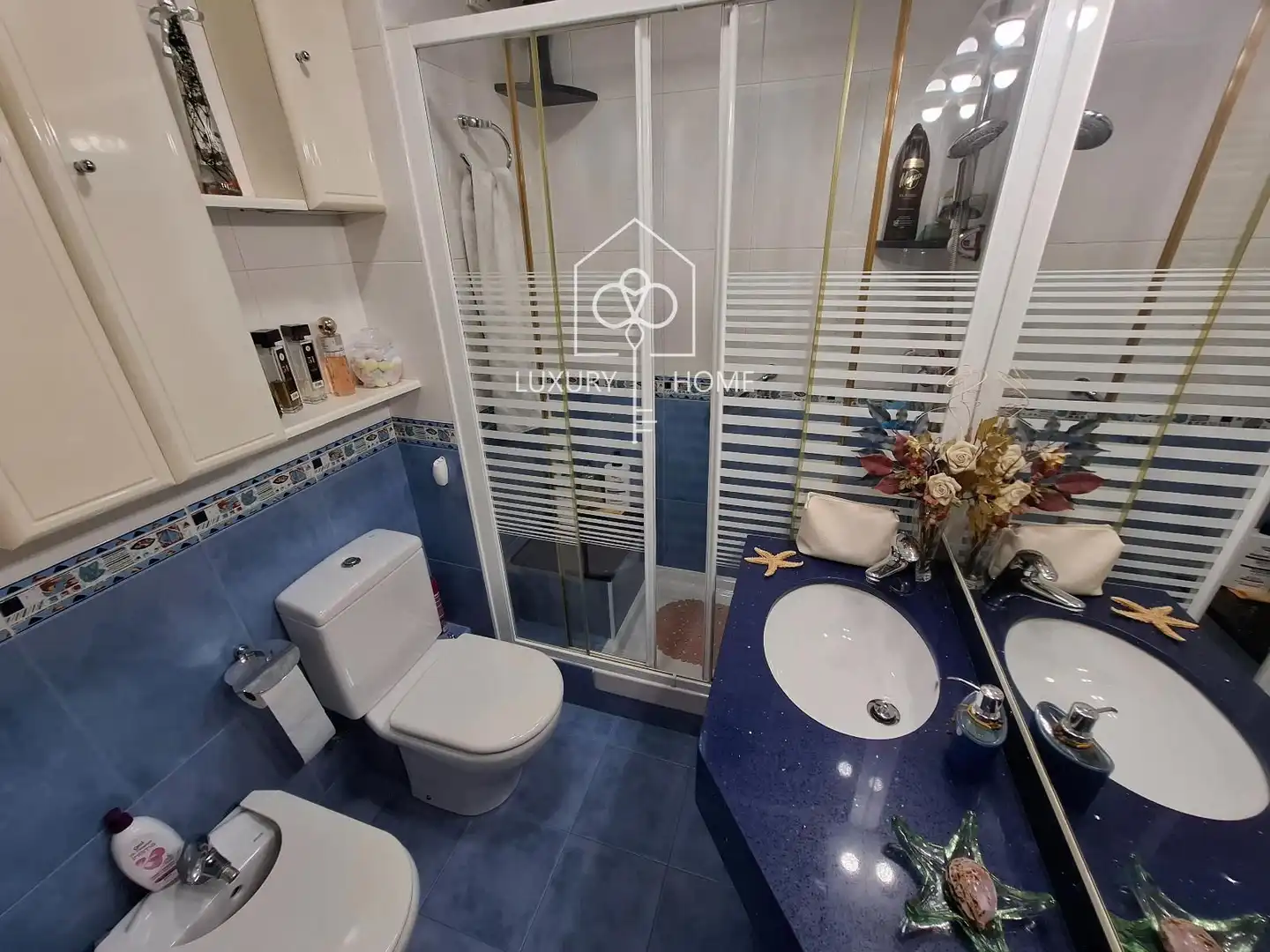 Baño de Ático en venta en L'Hospitalet de Llobregat con Aire acondicionado, Calefacción y Parquet