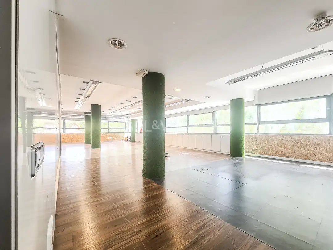 Büro zur Miete in Barcelona mit Klimaanlage, Heizung und Möbliert