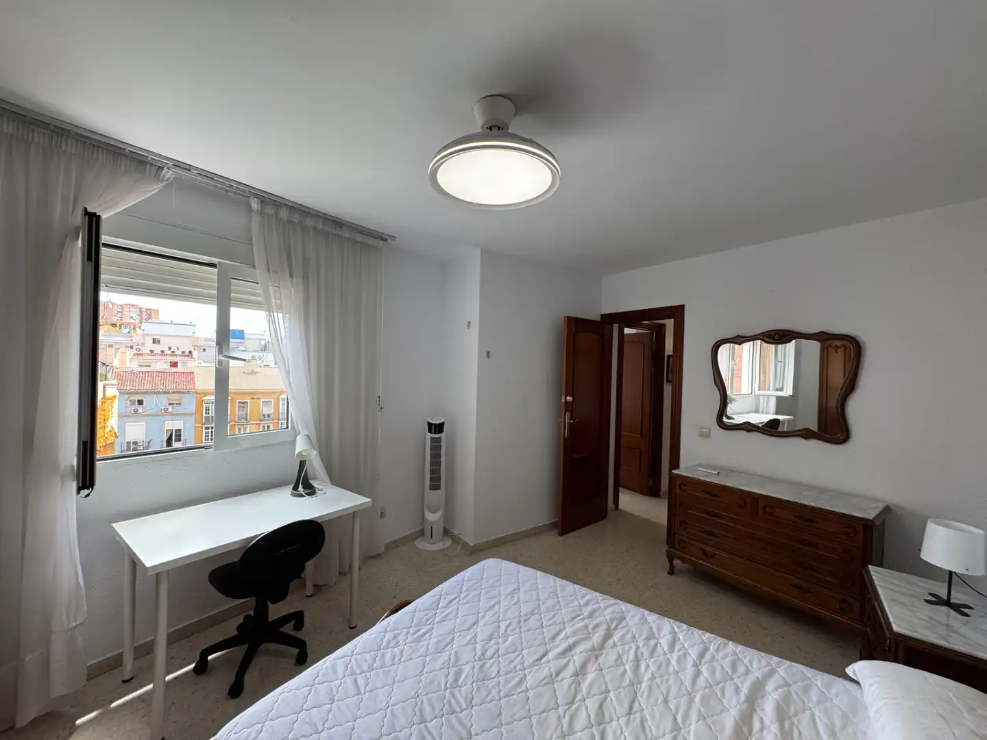 Habitación de Apartamento de alquiler en Málaga con Aire acondicionado, Amueblado y Microondas