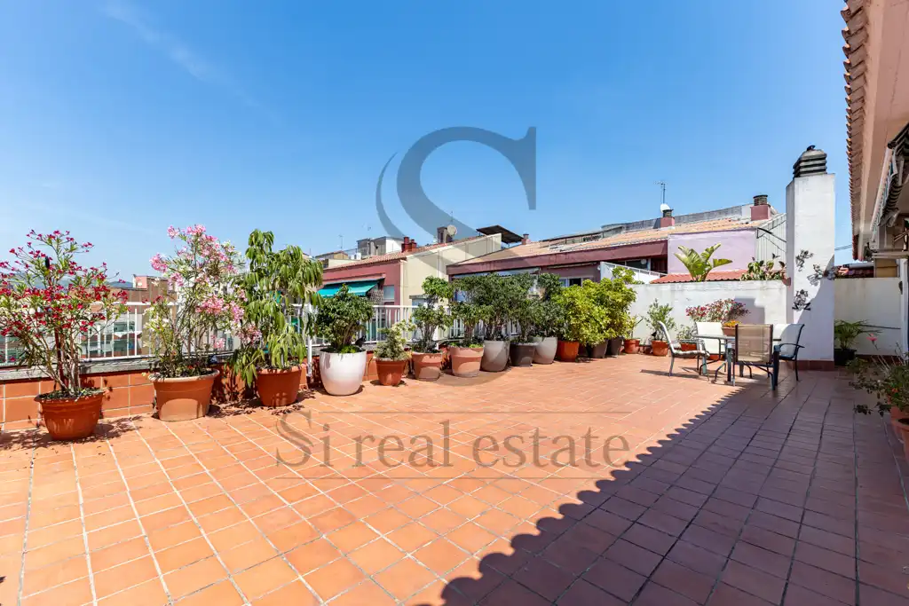 Terraza de Ático en venta en Barcelona con Terraza y Horno