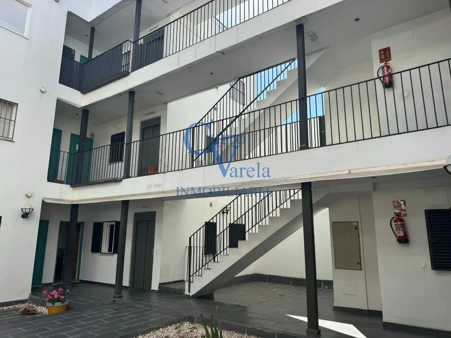 Vista exterior de Piso en venta en Dos Hermanas con Aire acondicionado