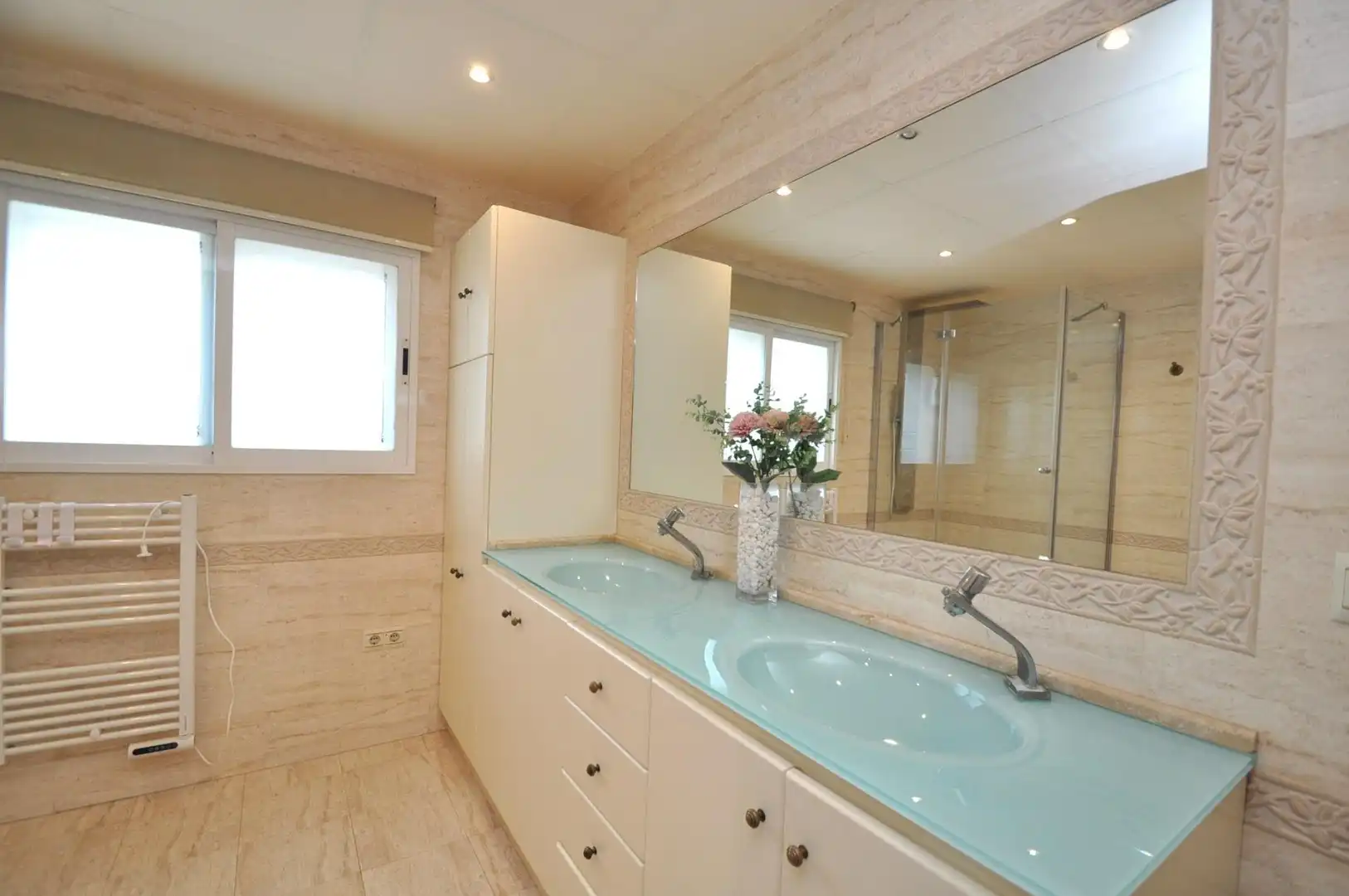 Badezimmer von Haus oder Chalet zum Verkauf in La Ràpita mit Privatgarten, Terrasse und Schwimmbad