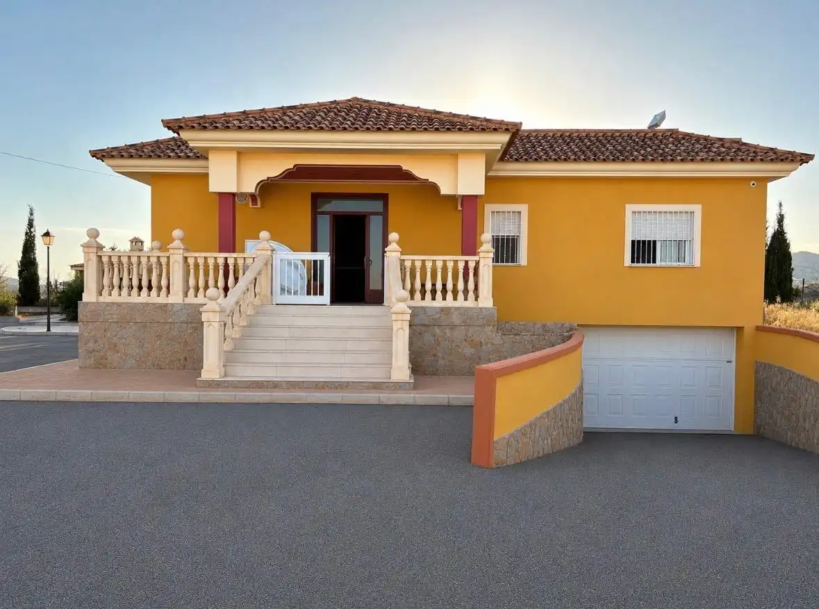 Vista exterior de Casa o xalet en venda en Alicante / Alacant amb Jardí privat, Terrassa i Piscina