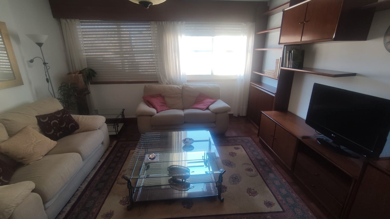 Sala de estar de Piso de alquiler en Ourense Capital  con Calefacción, Parquet y Amueblado