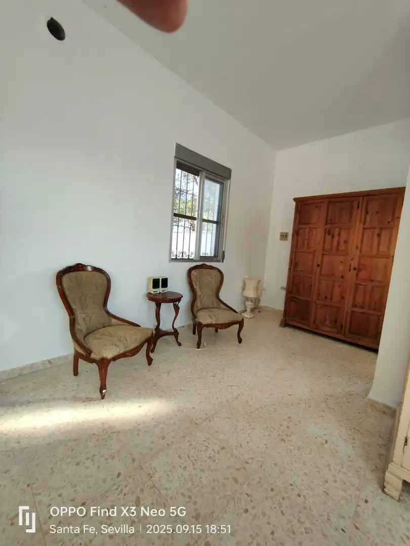 Sala d'estar de Casa o xalet en venda en El Viso del Alcor amb Aire condicionat, Jardí privat i Piscina