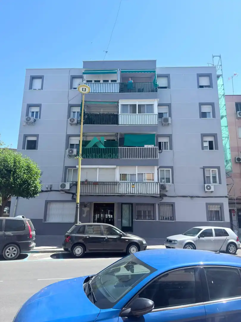 Vista exterior de Piso en venta en Parla con Aire acondicionado, Calefacción y Amueblado