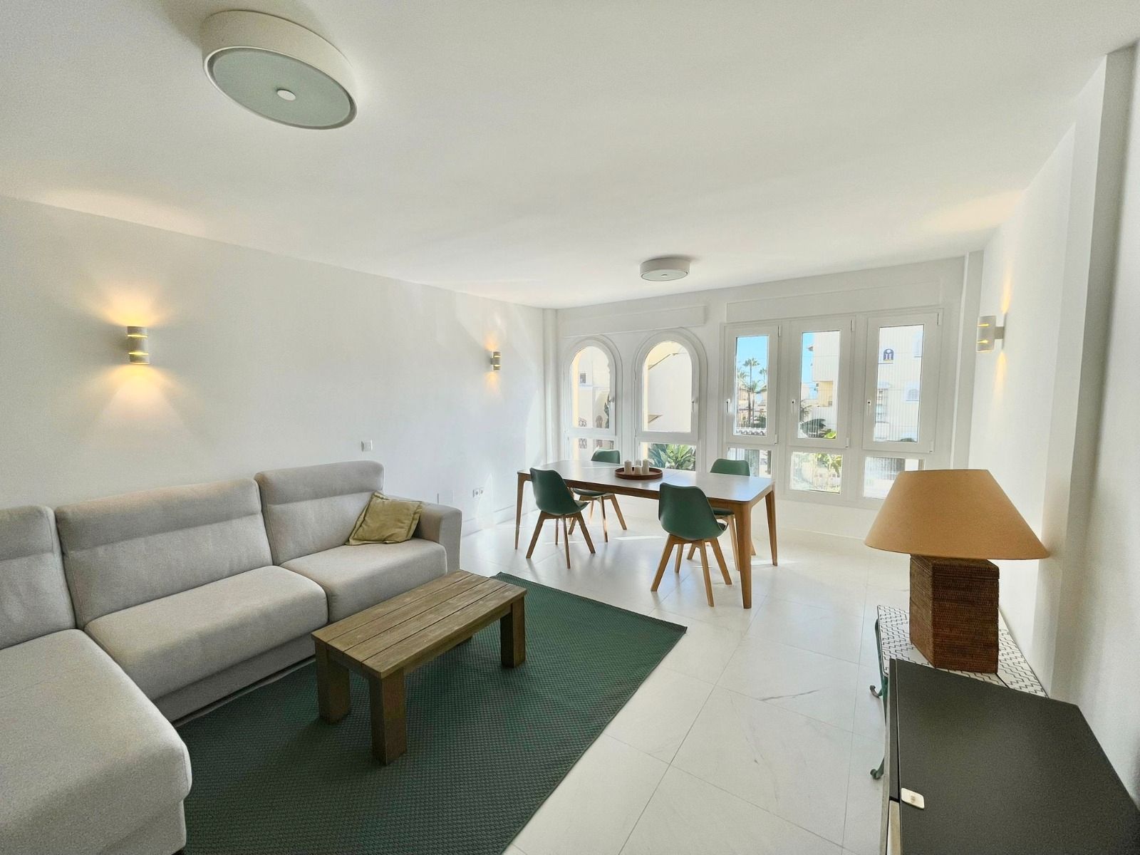 Vista exterior de Dúplex de alquiler en Marbella con Aire acondicionado, Terraza y Amueblado