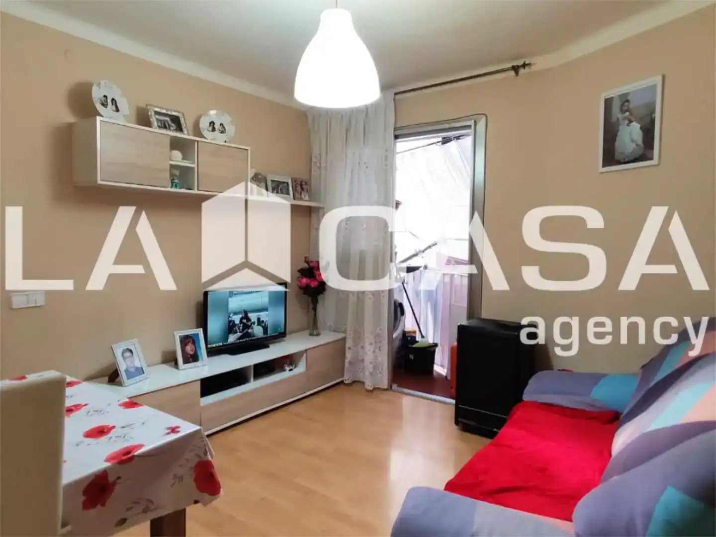 Sala d'estar de Pis en venda en L'Hospitalet de Llobregat amb Balcó