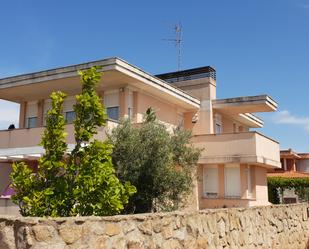 Exterior view of House or chalet for sale in Calvarrasa de Abajo  with Terrace and Balcony