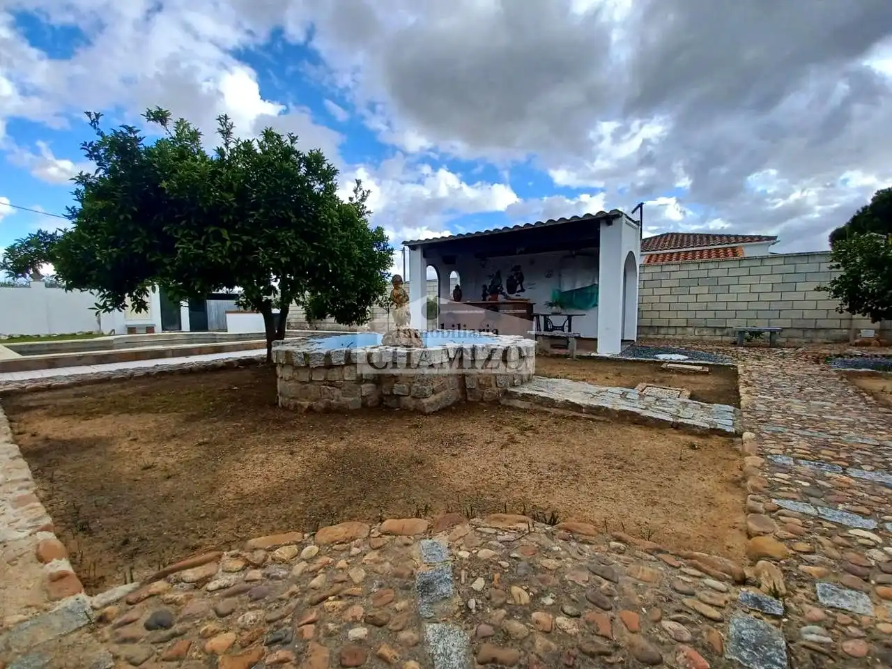 Vista exterior de Casa o xalet en venda en Villanueva de la Serena amb Aire condicionat, Calefacció i Jardí privat