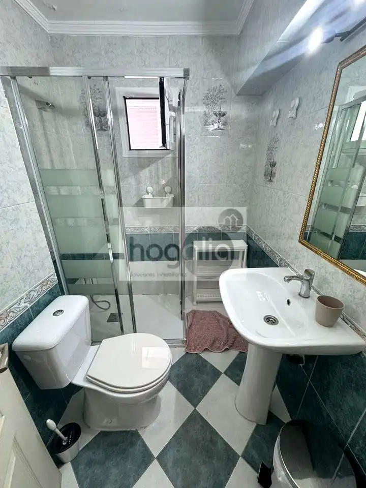 Bathroom of Flat for rent in Sevilla  with Storage room and Furnished