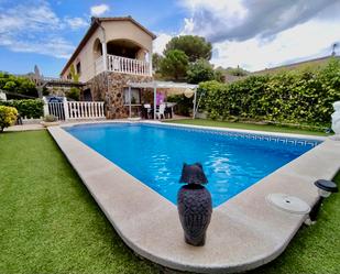 Piscina de Casa o xalet en venda en Sant Esteve Sesrovires amb Calefacció, Jardí privat i Terrassa