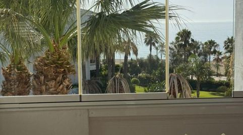 Espectacular apartamento de 3 dormitorios con vistas al mar en Playa Rocio, Puerto Banús Vive la experiencia de disfrutar de impre