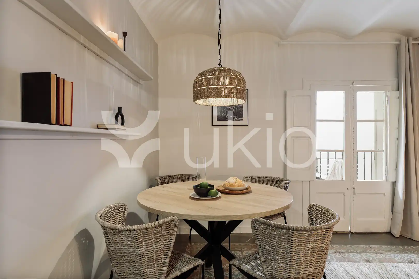 Comedor de Apartamento de alquiler en Barcelona con Aire acondicionado, Calefacción y Amueblado