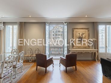 Piso con balcón en venta en Eixample