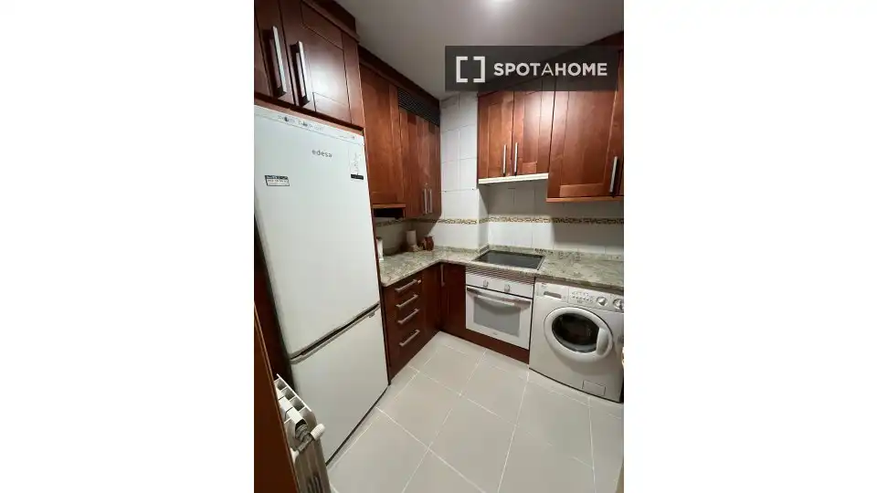 Cuina de Apartament per a compartir en Madrid amb Aire condicionat, Calefacció i Terrassa
