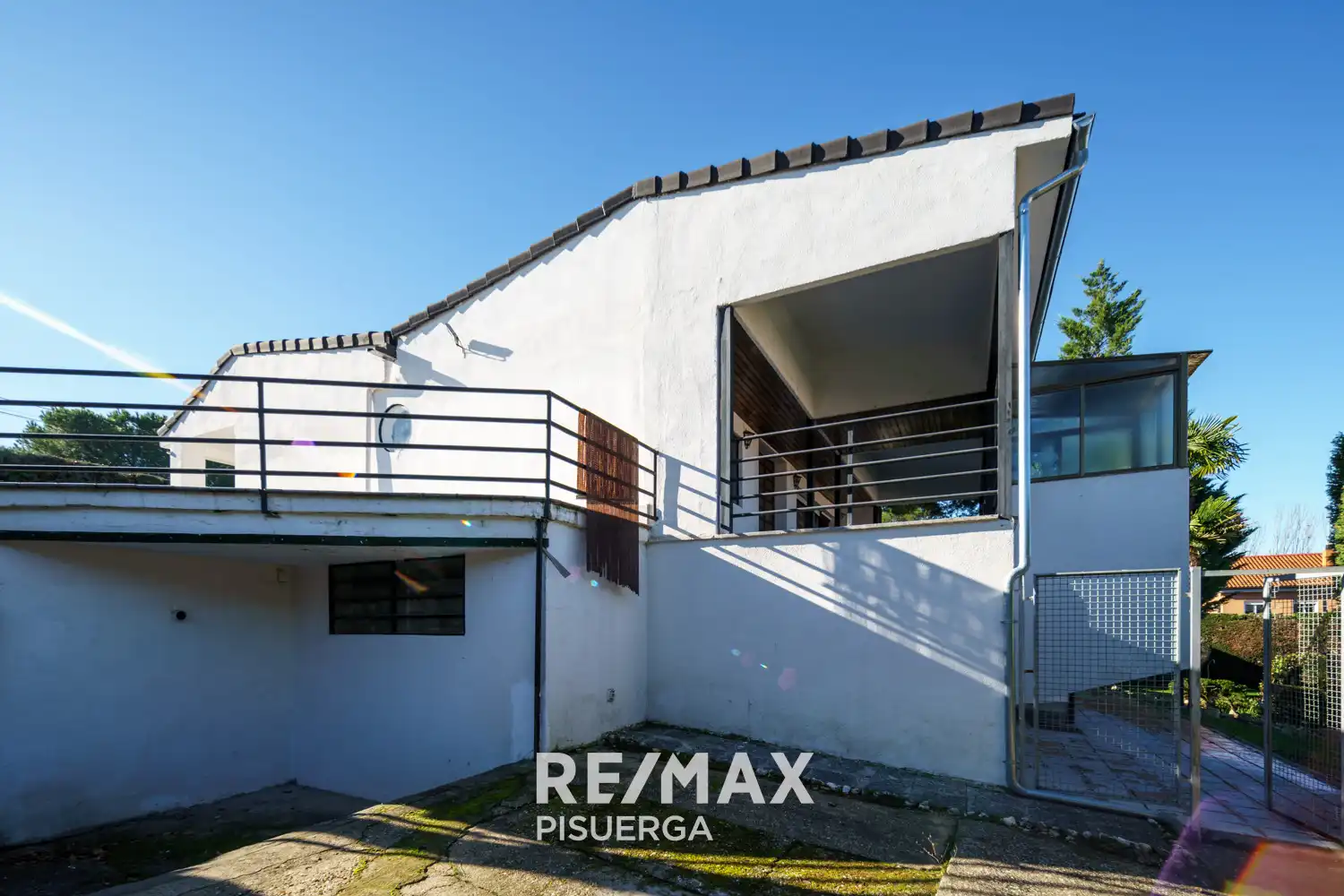 Vista exterior de Casa o xalet en venda en Tudela de Duero amb Calefacció, Jardí privat i Terrassa