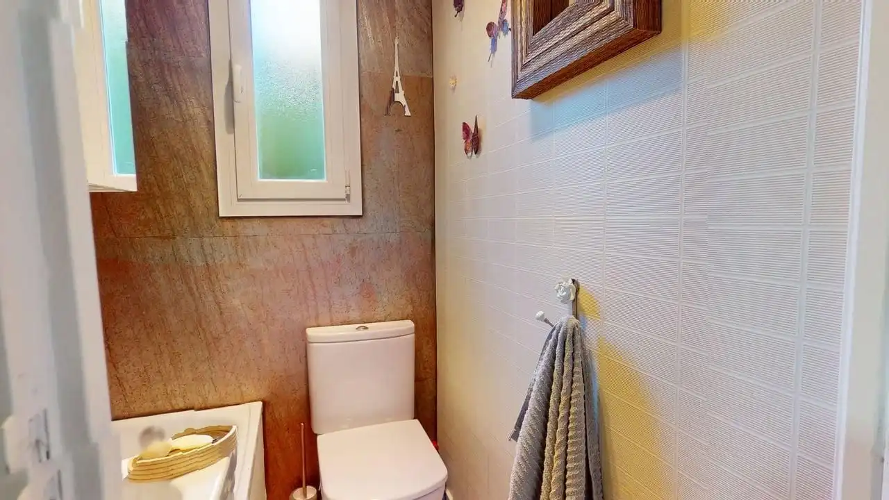Badezimmer von Wohnung zur Miete in Madrid mit Klimaanlage, Heizung und Möbliert