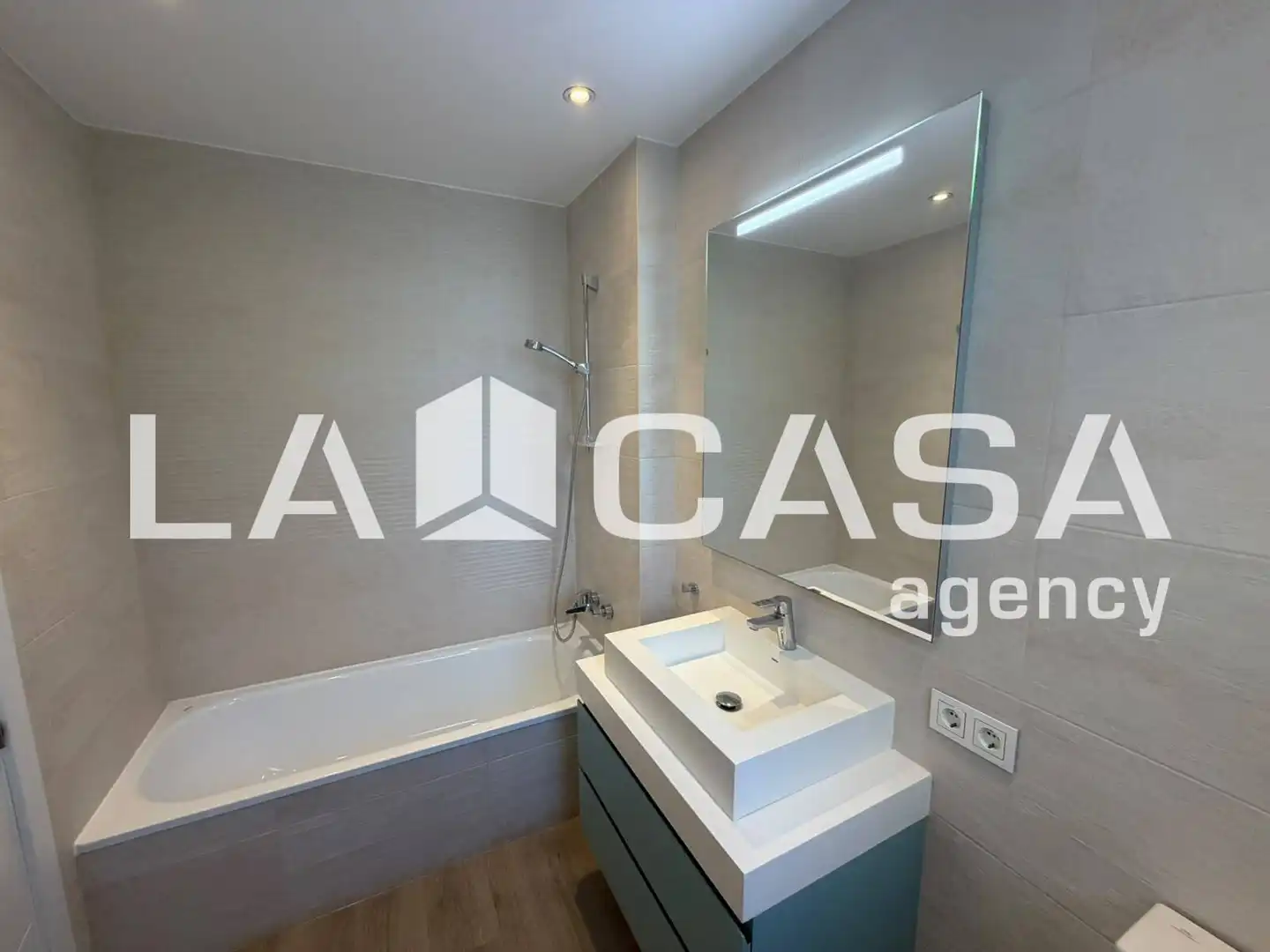 Semi-detached house for sale in Entrenúcleos, imagen 33