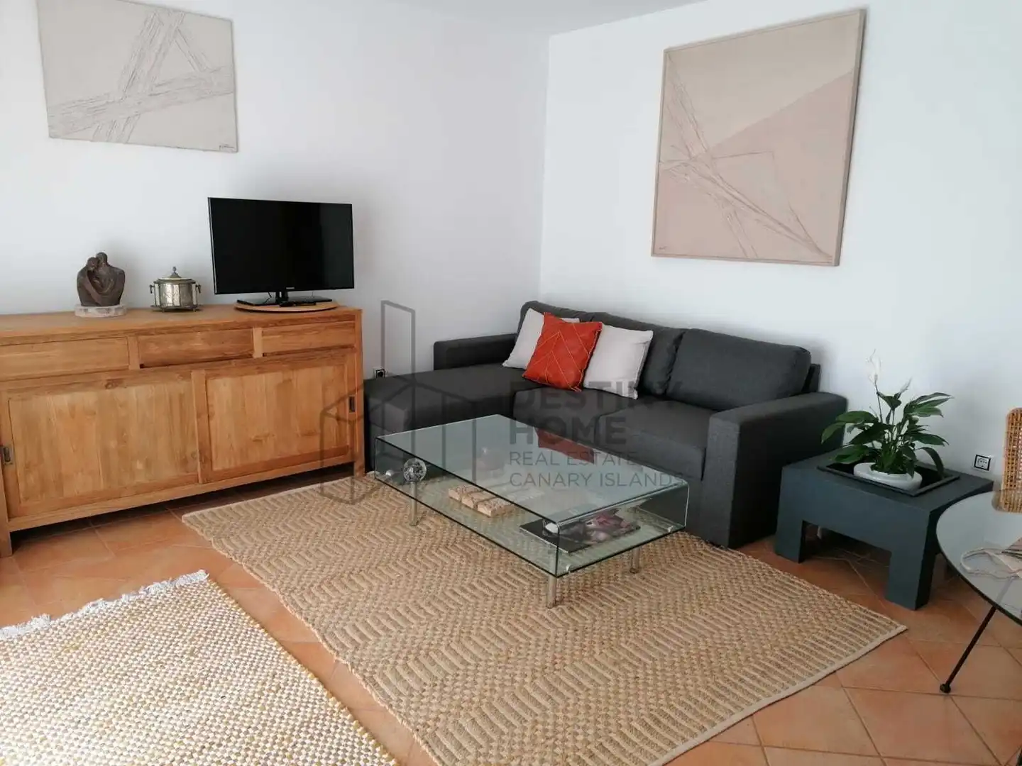 Sala d'estar de Casa o xalet en venda en La Oliva amb Aire condicionat i Jardí privat