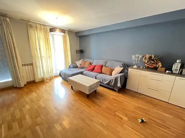Sala d'estar de Casa o xalet en venda en Zaragoza amb Aire condicionat, Calefacció i Jardí privat